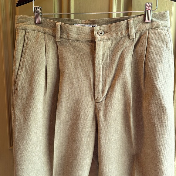 Men’s vintage pleated tan cotton cuffed slacks. Size w33 l 30 - Picture 4 of 6